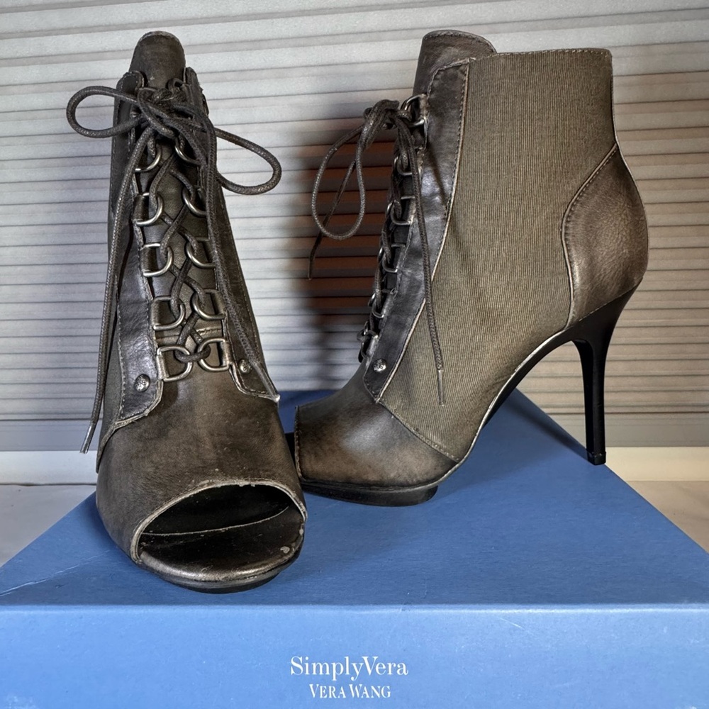 Chic & Elegant Vera Wang Lace-Up Peep-Toe High Heel Ankle Boots – Size 7.5M